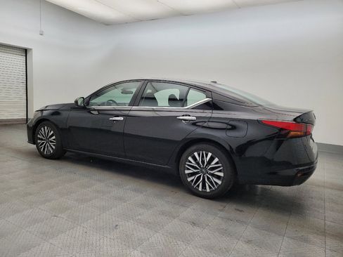 Used 2024 Nissan Altima 2.5 SV image 3