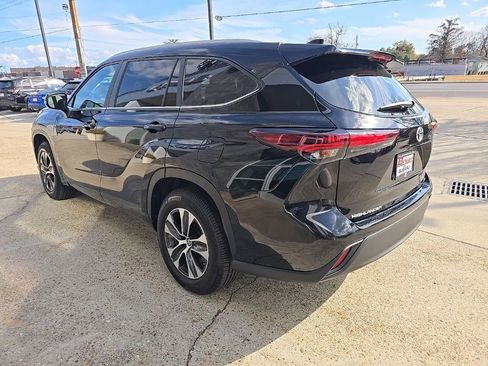Used 2024 Toyota Highlander XLE FWD image 21
