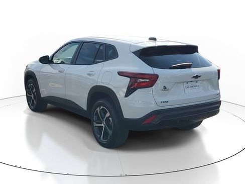 Certified 2025 Chevrolet Trax RS w/ Driver Confidence Package FWD image 3