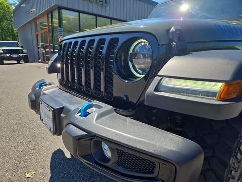 Used 2023 Jeep Wrangler Unlimited w/ Sun & Screen Package AWD/4WD image 9
