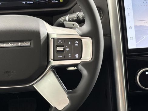 New 2026 Land Rover Discovery S image 12