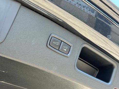 Certified 2025 Porsche Macan S AWD/4WD image 21
