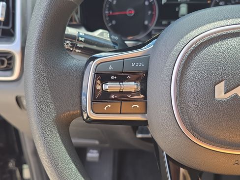 Certified 2023 Kia Sorento LX FWD image 29