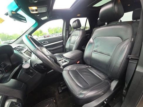 Used 2016 Ford Explorer XLT w/ Equipment Group 202A AWD/4WD image 26