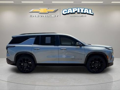 Used 2024 Chevrolet Traverse RS FWD image 6