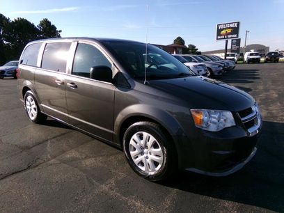 Used 2019 Dodge Grand Caravan SE w/ UConnect Hands-Free Group