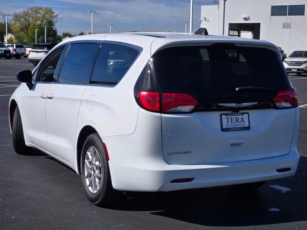 Used 2024 Chrysler Voyager LX FWD image 13