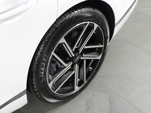 Used 2025 Genesis G80 2.5T Advanced image 10