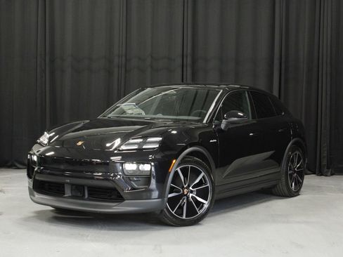 New 2026 Porsche Macan 4 Electric AWD/4WD image 1