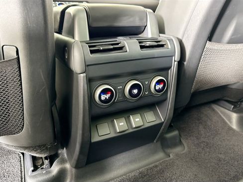 Used 2023 Land Rover Defender 110 SE AWD/4WD image 16