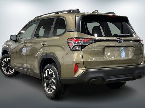 Used 2025 Subaru Forester Premium image 12