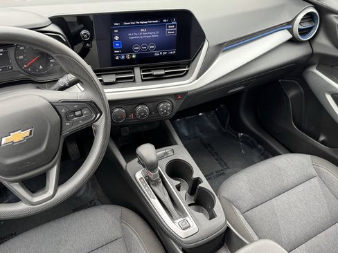 Used 2024 Chevrolet Trax LS w/ LS Convenience Package image 26
