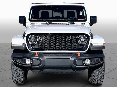 Certified 2024 Jeep Gladiator Sport image 4