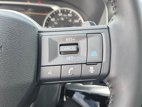 Used 2026 Nissan Pathfinder SV FWD image 33