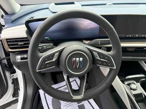 Certified 2025 Buick Envision Avenir image 13