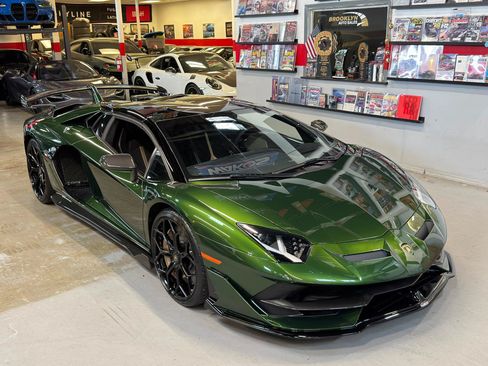 Used 2021 Lamborghini Aventador SVJ AWD/4WD image 4