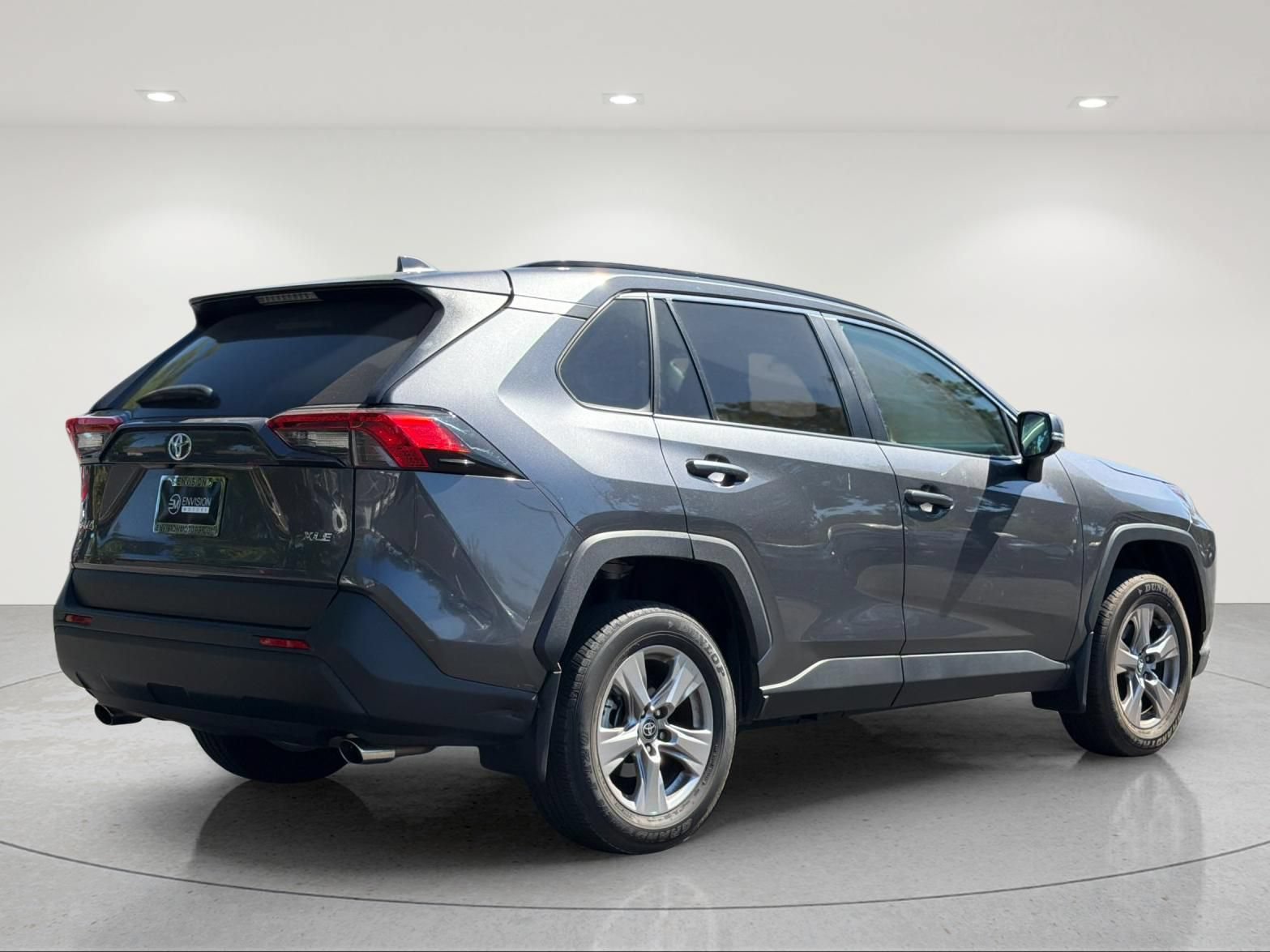 Used 2022 Toyota RAV4 XLE w/ Convenience Package FWD image 4