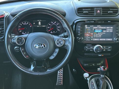 Used 2018 Kia Soul + FWD image 11