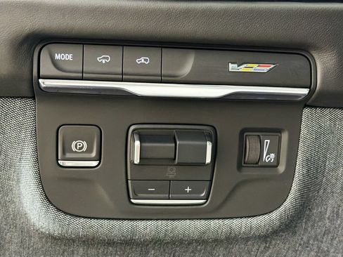 Used 2025 Cadillac Escalade V AWD/4WD image 10