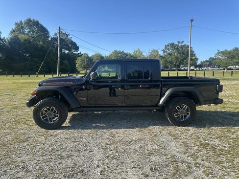 Used 2026 Jeep Gladiator Mojave AWD/4WD image 8