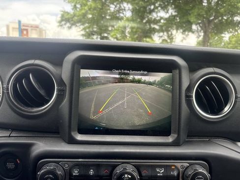 Used 2022 Jeep Wrangler Unlimited Sahara w/ Cold Weather Group AWD/4WD image 11