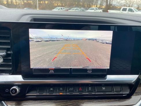 Used 2023 GMC Sierra 1500 SLE image 12