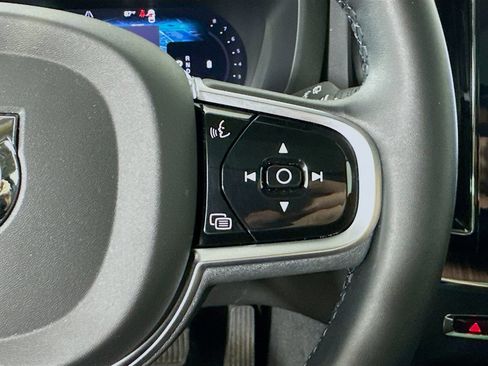 Used 2023 Volvo XC60 B5 Plus AWD/4WD image 19