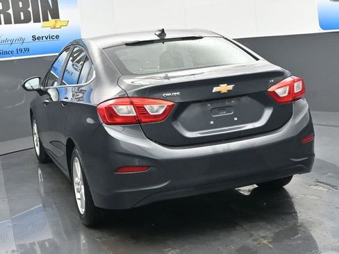 Used 2017 Chevrolet Cruze LT image 4
