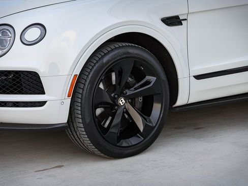 Used 2019 Bentley Bentayga image 39
