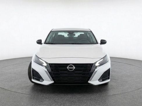 Used 2025 Nissan Altima 2.5 SV image 2