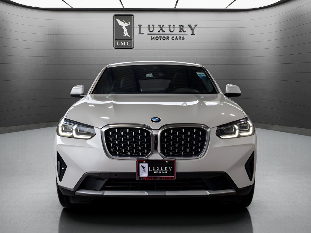 Used 2024 BMW X4 xDrive30i AWD/4WD image 3