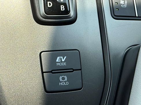 Used 2025 Lexus UX 300h AWD w/ Accessory Package (Z1) image 28