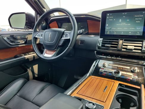Used 2019 Lincoln Navigator Reserve AWD/4WD image 13