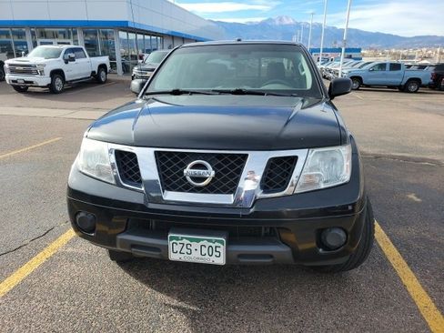 Used 2016 Nissan Frontier SV image 2