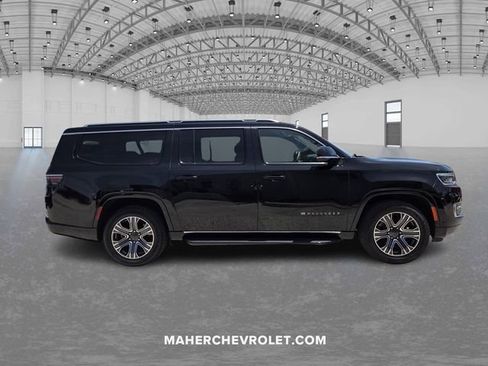 Used 2024 Jeep Wagoneer L Series II RWD image 8