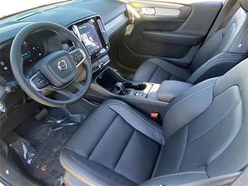 New 2025 Volvo XC40 B5 Core w/ Protection Package Premier image 19