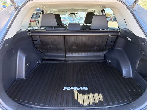Used 2021 Toyota RAV4 XLE w/ Convenience Package AWD/4WD image 27