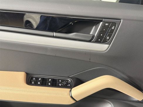 Certified 2026 Porsche Cayenne Coupe AWD/4WD image 31