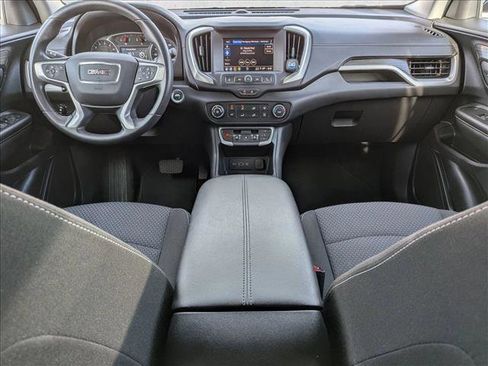 Used 2024 GMC Terrain SLE image 17