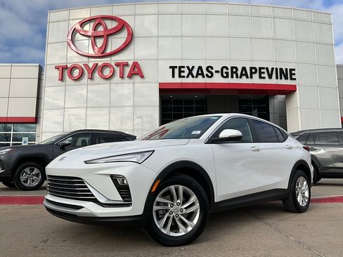 Used 2025 Buick Envista Preferred image 2