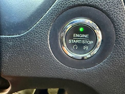 Used 2017 Ford Explorer XLT image 28