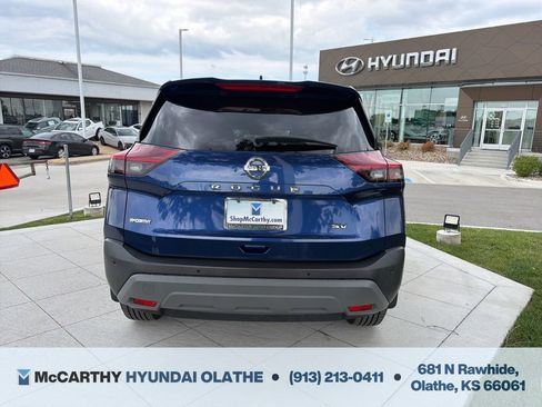 Used 2021 Nissan Rogue SV FWD image 4