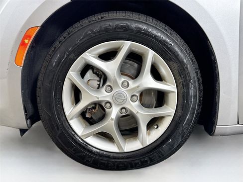 Used 2020 Chrysler Pacifica Limited FWD image 7