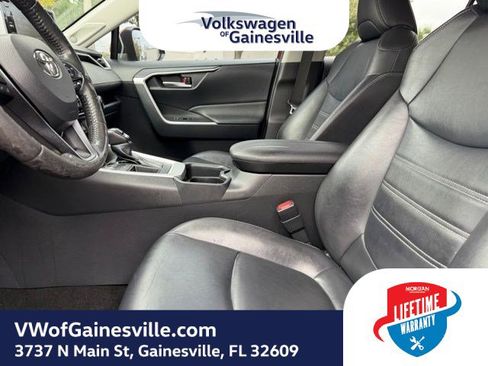 Used 2019 Toyota RAV4 XLE Premium image 17
