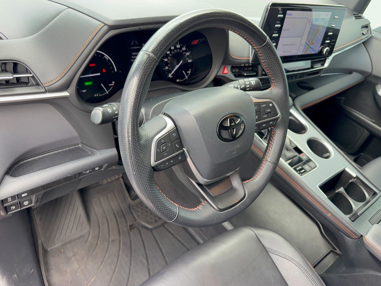 Used 2024 Toyota Sienna XSE FWD image 4