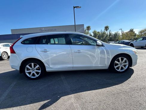 Used 2016 Volvo V60 T5 Platinum image 4