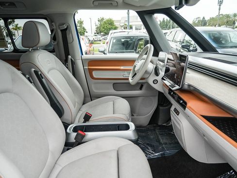 Certified 2025 Volkswagen ID. Buzz 1st Edition RWD image 18