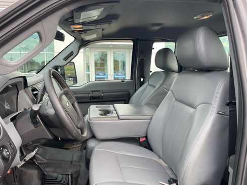 Used 2014 Ford F250 XL w/ Power Equipment Group AWD/4WD image 10