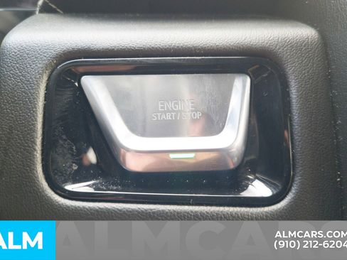 Used 2025 GMC Yukon XL Denali AWD/4WD image 29