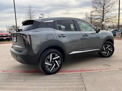 Used 2025 Nissan Kicks SV image 6